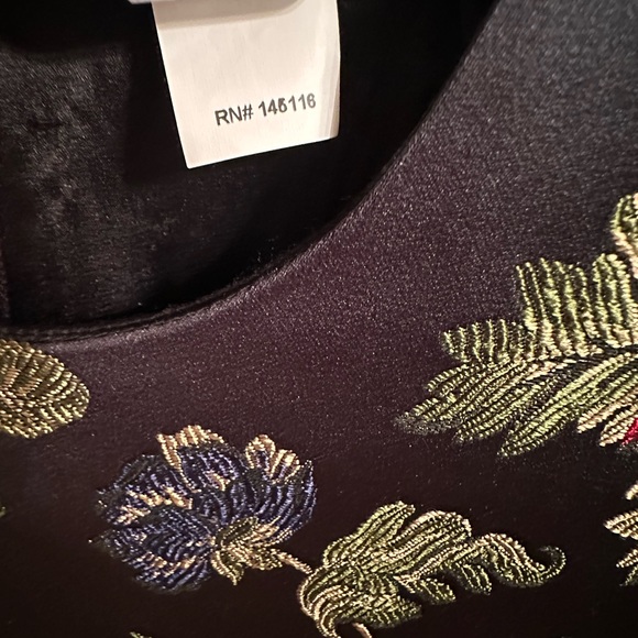 NWT Rosetta Getty
Long-Sleeve Floral-Jacquard Stretch Satin Shift dress size… - Picture 5 of 13